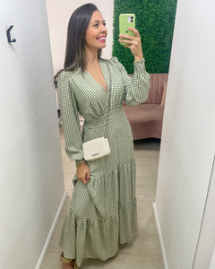 Vestido longo, com mangas longas e decote em V
