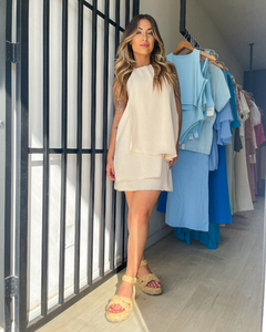 Vestido feminino curto frente única em camadas