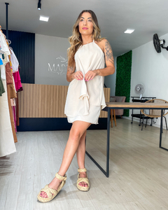 Vestido feminino curto frente única em camadas