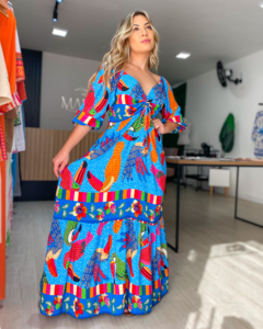 vestido feminino longo de mangas e decote com ajuste estampado