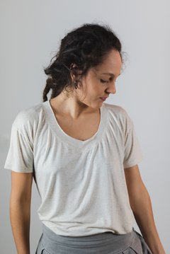 Blusa malha_manga curta V - comprar online