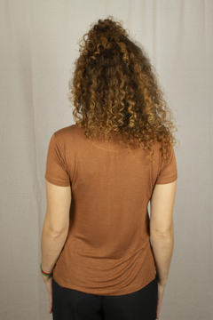 Blusa malha_manga curta gola U - comprar online