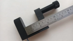 A PEDIDO: REPUESTO DE AGARRE A LA MESA PARA LÁMPARAS DE ESCRITORIO (Impreso en 3D color negro) Tiempo de entrega: hasta 10 días hábiles. código LAMP01 en internet