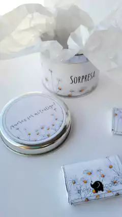 Souvenir/ Lata Personalizada sola o con chocolates - comprar online
