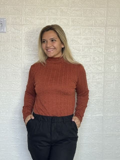 Camisa Gola Rolê tricô terracota unissex - comprar online