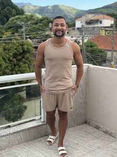 Short Bege na internet