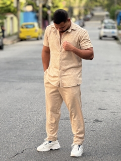 Camisa Tricô Forrado Bege aunissex na internet