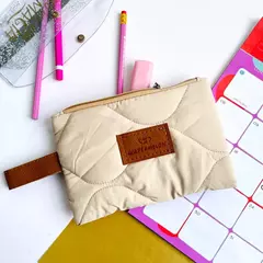 Necessaire matelasse chato ondas - comprar online