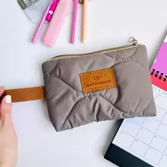 Necessaire matelasse chato ondas - Bambá Estudio Creativo