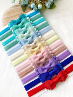 Laço Gravatinha Dupla com Pompons (unidade) - comprar online