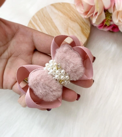 Laço Manu com lacinho de Pelúcia