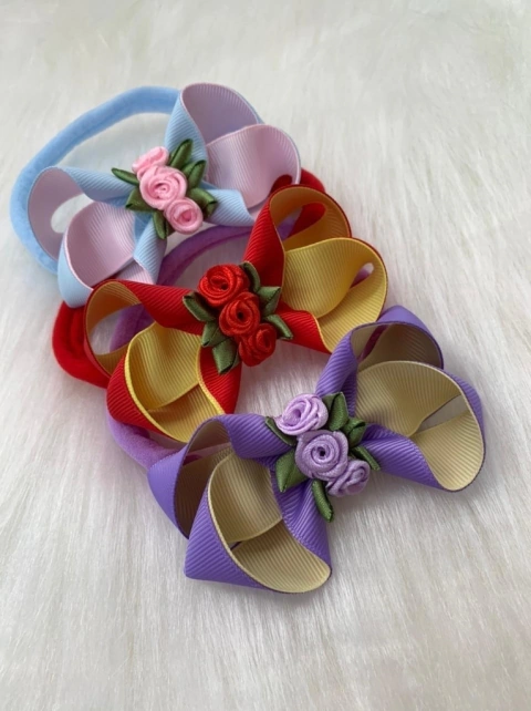 Laço Manu com rosinhas