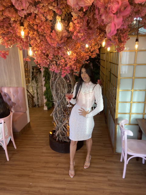 Vestido tubinho renda rosê e vinil