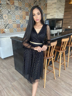 Vestido tule preto com poa dourado na internet