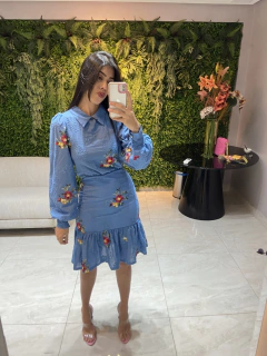 Vestido cambraia azul bordado - comprar online