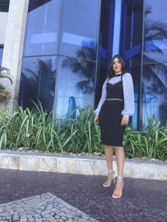 Preto com manga bufante de tule e detalhes em tweed