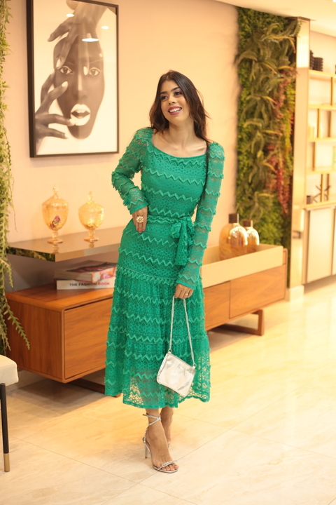 Vestido verde renda desfiada