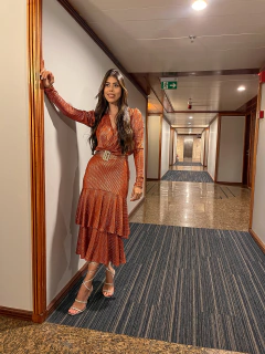 Vestido telha transpassado em malha com fios lurex na internet