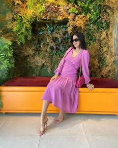 Vestido laser lilás na internet