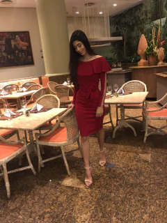 Vestido vermelho com transparência e faixa - comprar online