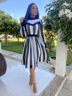 Vestido renda PeB com bico - loja online