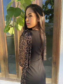 Vestido Paete preto e dourado na internet