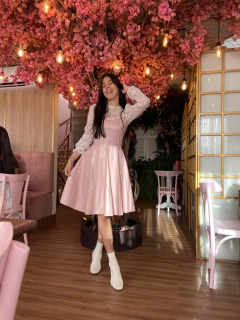 Vestido couro rosê com detalhes e manga tule