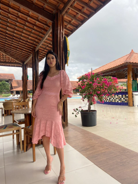 Vestido laise rosa assimétrico