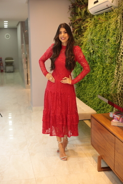 Vestido vermelho de renda na internet