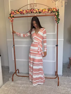 Longo deuso, listrado e plissado. Tecido todo trabalhado na internet