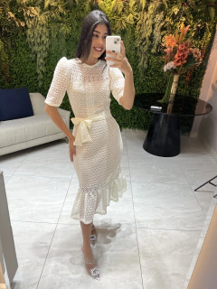 Vestido branco com aviamentos