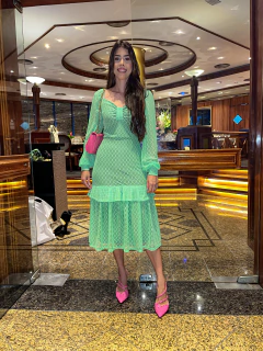 Vestido tule verde decote laco