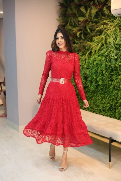 Vestido vermelho de renda
