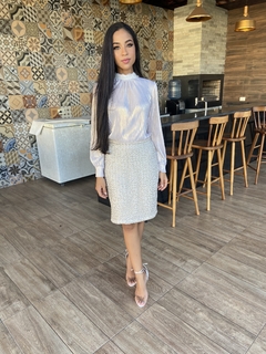 Vestido com parte da blusa plissada e saia paetês dourado - comprar online