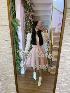 Vestido couro rosê com detalhes e manga tule na internet