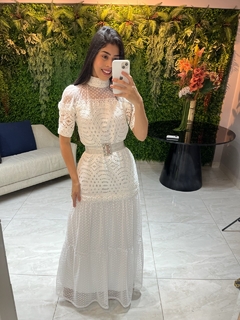 Vestido longo branco na internet