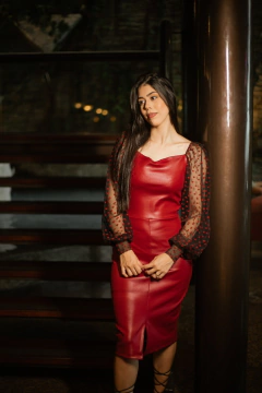 Vestido couro fake vermelho com mangas de tule - comprar online