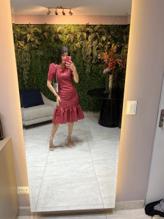 vestido couro fake vermelho na internet