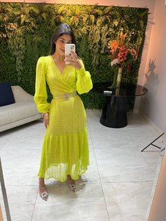 Vestido verde plissado midi na internet