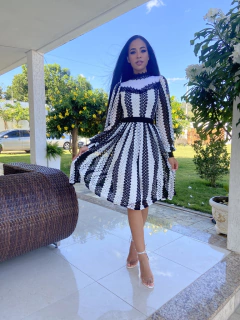 Vestido renda PeB com bico na internet