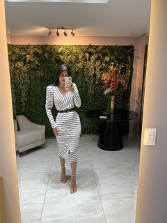 Vestido listrado com botões na internet