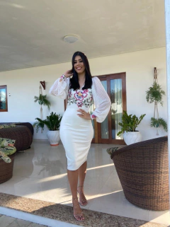 Off tubinho com bordado e manga bufante de tule - loja online