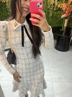 vestido tweed off com pedrarias e gravatinha - comprar online