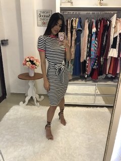 Vestido listrado e neon