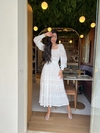 Vestido branco de renda franzido