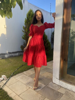 Vestido vermelho 3 Marias de renda na internet