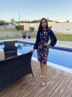 Vestido azul marinho em tule bordado