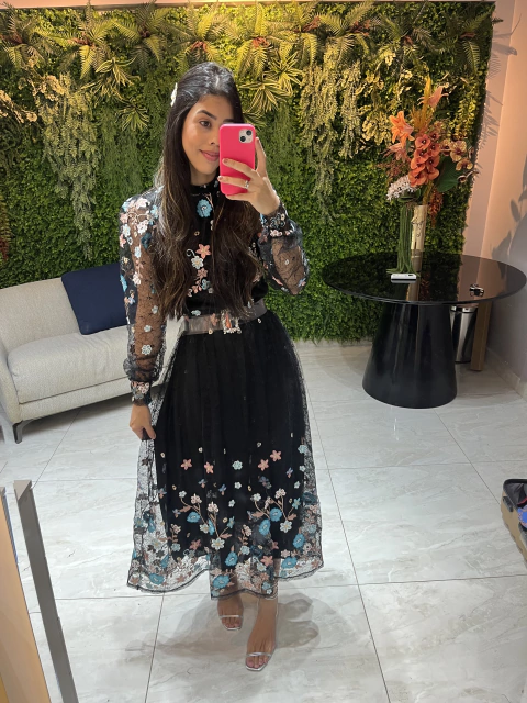 vestido tule bordado preto e azul