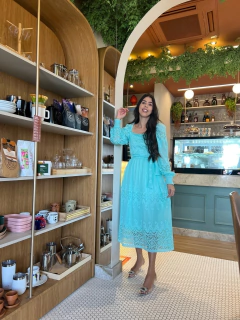 Vestido turquesa de renda na internet