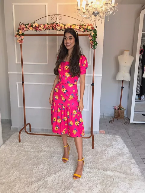 Vestido floral verão com babado na barra